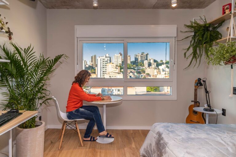 01 - Lendo na janela